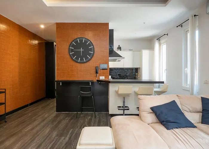Xenia Apartments - Spacious Four-Room Apartment In Moscova